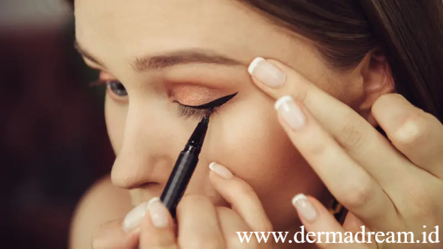 Panduan Lengkap Mengenai Pulasan Mata Eyeliner